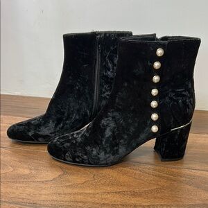 Elegant Black Velvet Ankle Boots with Pearl Detailing Isaac Mizrahi brand. 8.5